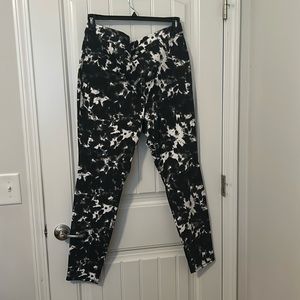 Jegging, black, and white